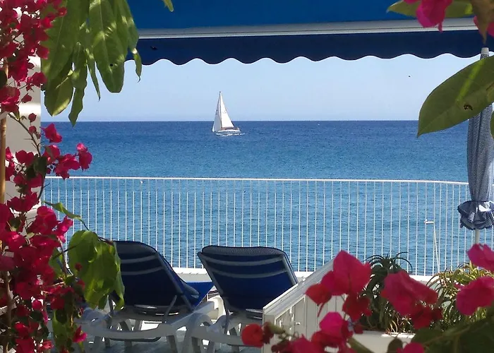 Luxury Sea Front Caleton 40
