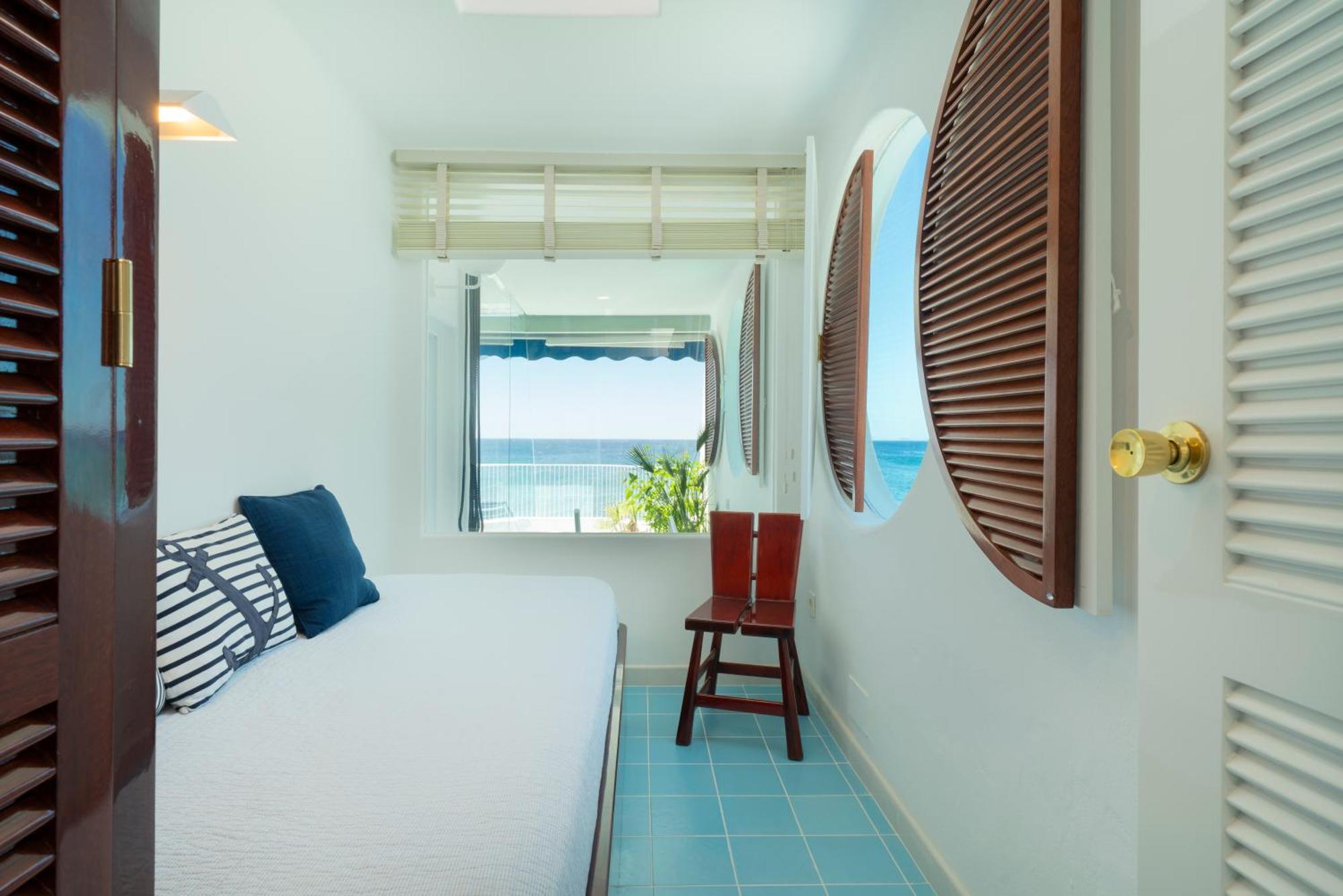 Luxury Sea Front Caleton 40